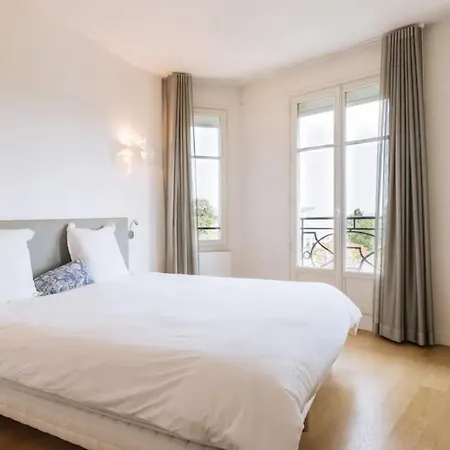 Central&spacious 2bd For 4 In Champs Elysees Parigi